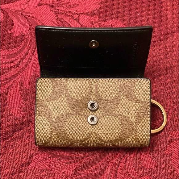 Coach Five Ring Key Case In Signature Canvas F78675  Tan - Picture 2 of 6